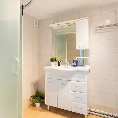 Apartment Cosy Center2 *